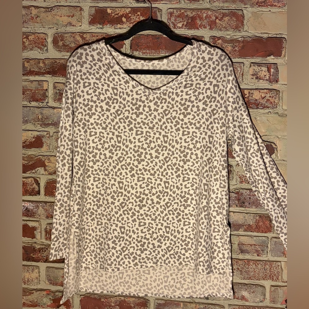American Eagle Leopard Print Soft Knit Long Sleeve Top XS Neutral lightweight